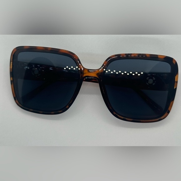 ? NWT Trendy Oversized Square Tortoiseshell Sunglasses UV400 Protection ? main image 12